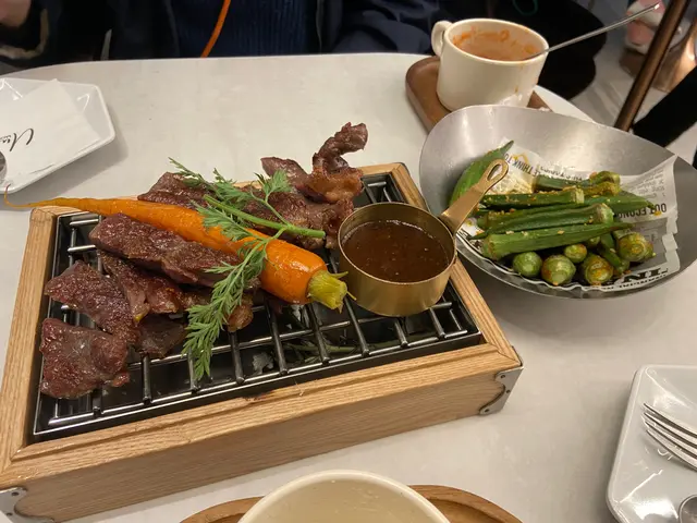 又乾又嚡的牛扒，用刀都切唔入呀！