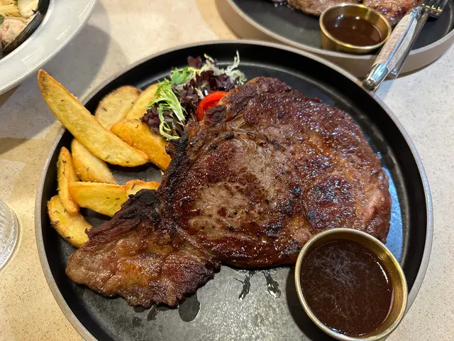美國安格斯肉眼牛扒（medium)