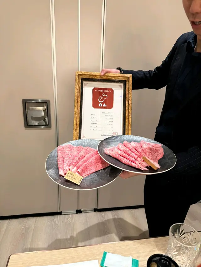 5A和牛 勁讚！！！
入口即溶，和牛肉質口感嫩滑，肉質細膩，牛味濃郁~ 再配合爐火現煮米飯，絕配！！！ 餐廳環境舒適精緻，非常適合朋友聚會~