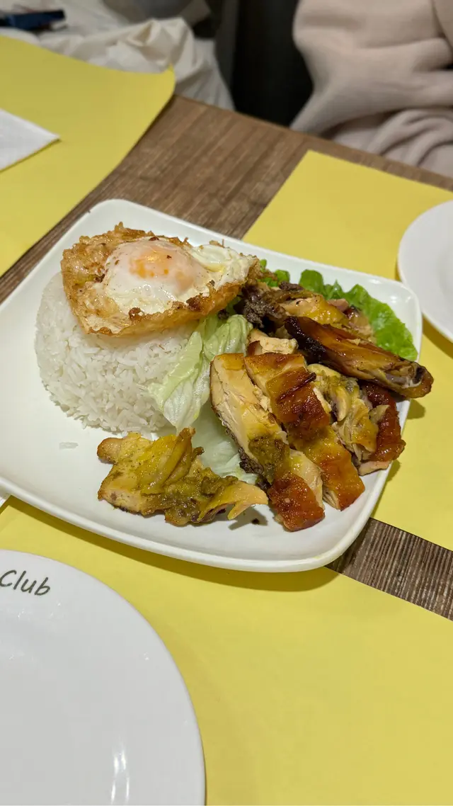 泰式燒雞流心太陽蛋配白飯