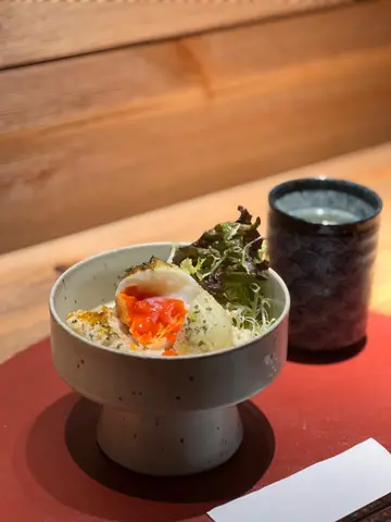 炸蛋白松露油吞享鱼薯仔沙律