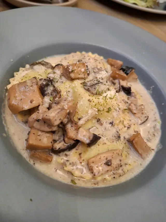 黑松露牛肝菌雞油菇芝士雲吞