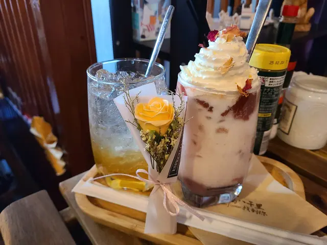 柚香菠蘿檸檬梳打, 紅寶石巧克力草莓鮮奶