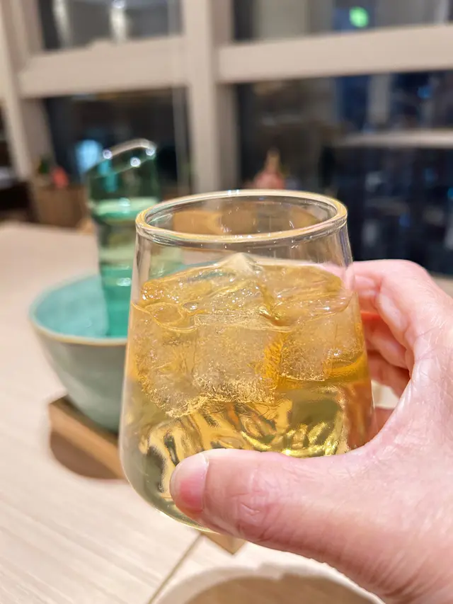 「三蟹一會」套餐食品評價：

🫶🏻 香箱蟹：蟹蓋裏滿滿的蟹肉和蟹膏
	
⭐️ 北海道的蟹粉元貝：鮮甜的珍寶元貝配搭滋味蟹粉
	
🏆 固城湖大閘蟹：肉質肥嫩
	
👍 松葉蟹腳雜錦天婦羅：外酥內嫩
	
🥰 挪威麪包蟹意粉配咖哩蕃茄醬：滿滿的蟹肉放在意粉上，再淋上濃郁的咖哩醬汁，好吃得無法形容
	
🥣 蟹肉面豉湯：面豉香帶著蟹肉的清甜
	
🧁 開心果麻薯拿破崙：精緻又好吃

#香港美食 #foodie #DiningExperience #美食日記 #慶祝生日 #生日飯 #蟹 #銅鑼灣美