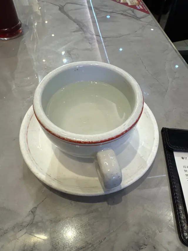 一啖都未飲過既熱檸水，齋拎走檸檬