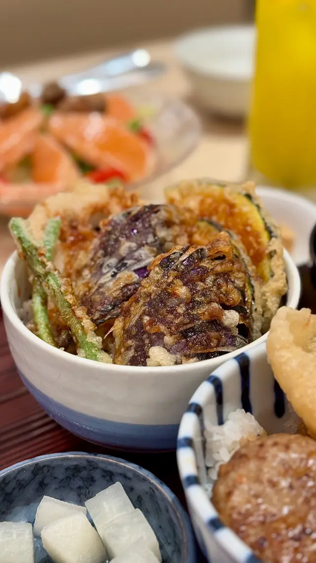 沖繩阿古豬漢堡日本蛋天婦羅丼配雜錦天婦羅定食