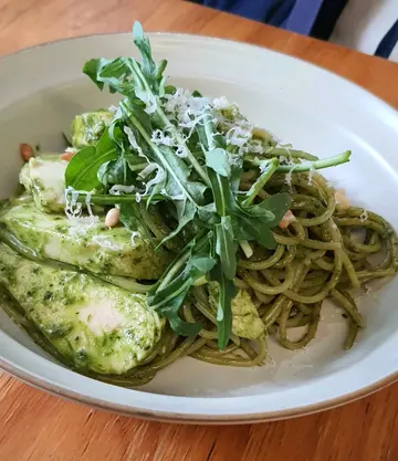 慢煮鸡胸自家制青酱意粉