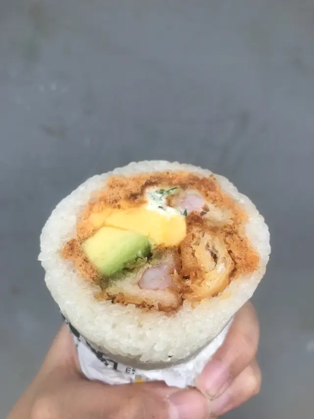 牛油果吉列蝦青瓜絲粢飯