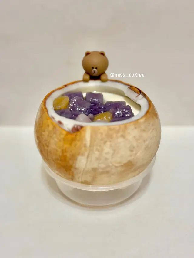 椰皇蛋白燉鮮奶加芋圓