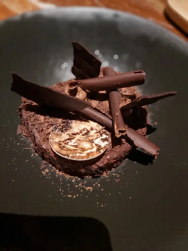 特色木化石朱古力餅