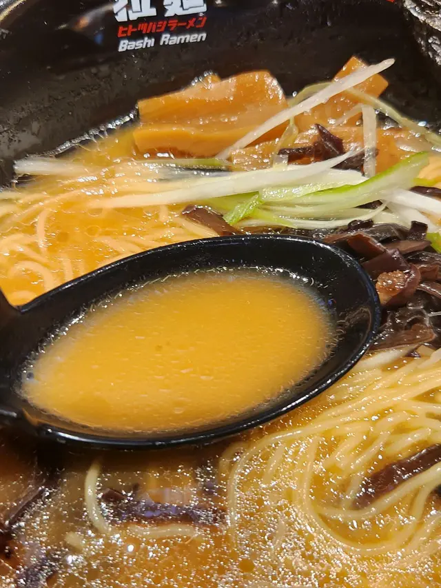 招牌叉燒拉麵-豚骨湯