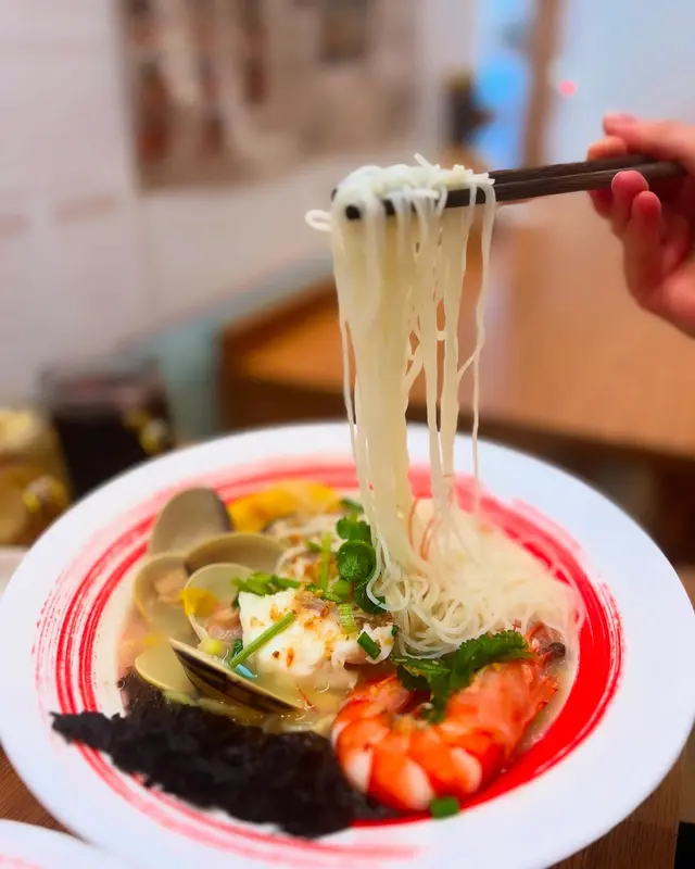 惹仔蒙華海鮮麵