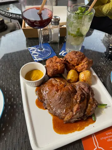 Roast  Beef  with  toast  puff  