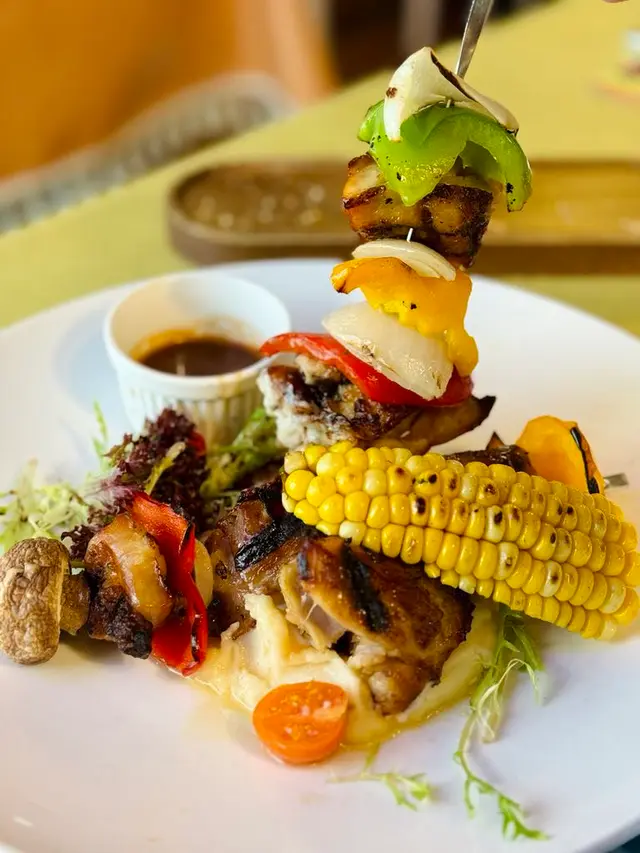 西班牙紅椒粉無皮雞肉串伴薯蓉