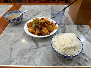 锅巴辣子虾球