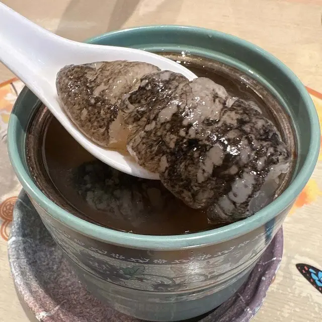 呢盅花旗參燉湯清甜,海參大大條,咬落彈牙又滑溜 ✨