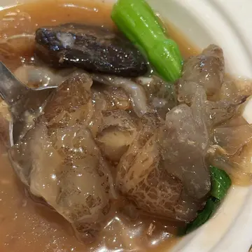鮑汁花菇扣水魚裙邊