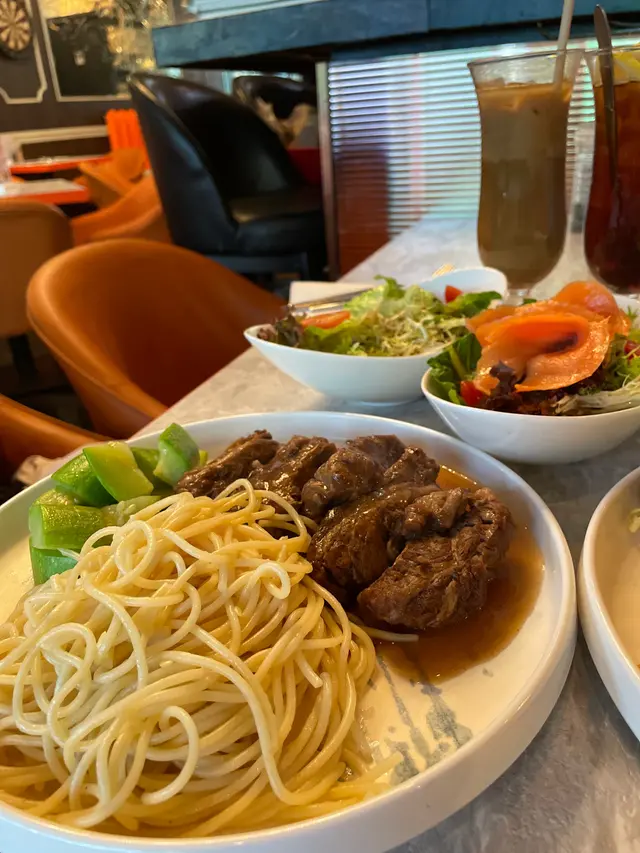 紅酒燴牛肋條配意粉