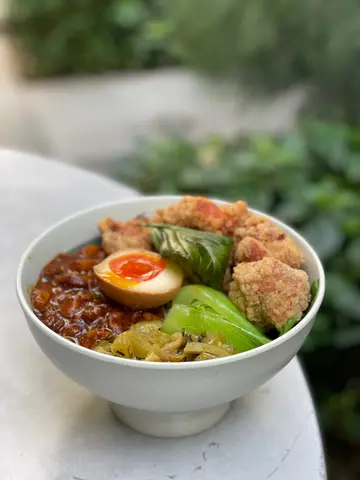 鹽酥雞滷肉飯