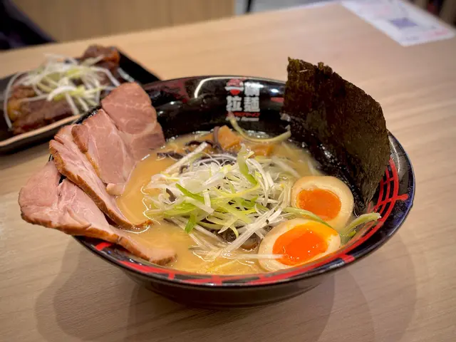 招牌豚骨叉燒拉麵(大盛)