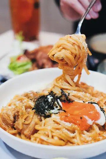 韩式烤五花腩泡菜温泉蛋卡邦尼乌