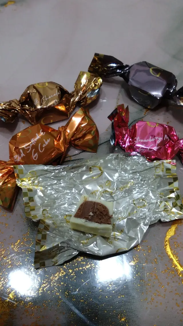 頗甜又薄身的朱古力外層,內裡是軟心松露朱古力