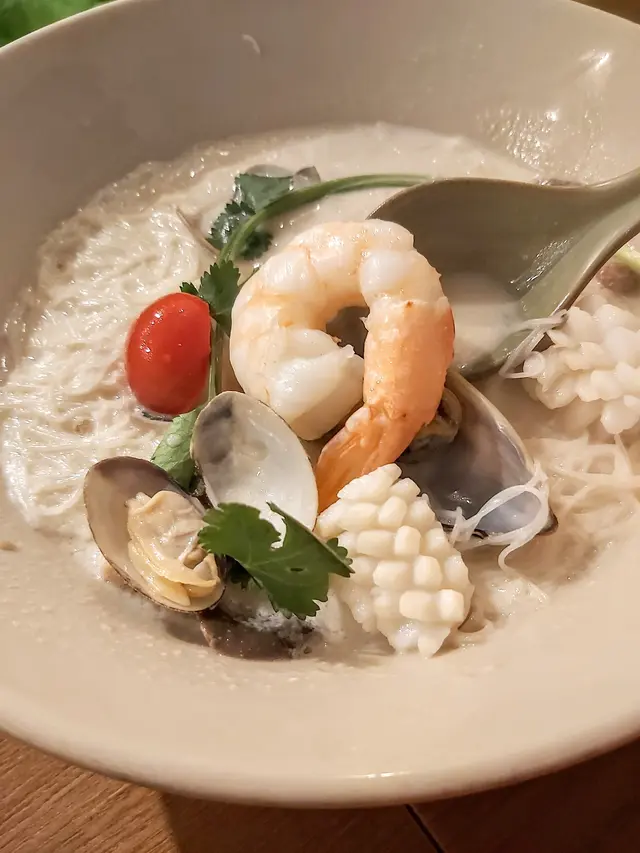 椰子海鮮湯米粉