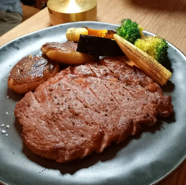 美國肉眼扒配時蔬及壓薯