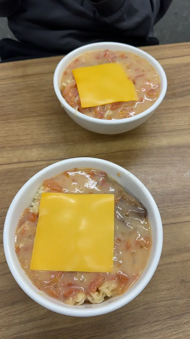 芝士蕃茄撈蛋麵