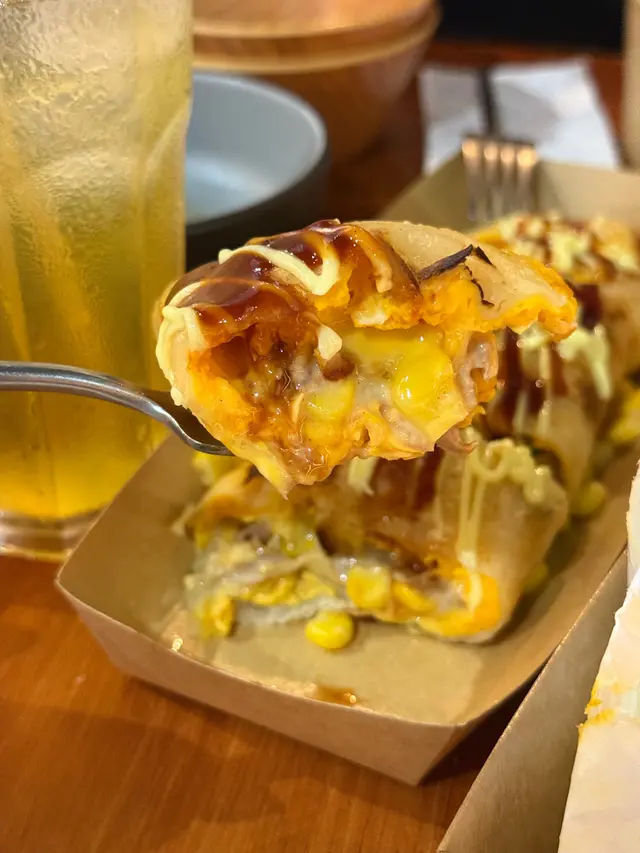 芝士吞拿魚粟米蛋餅