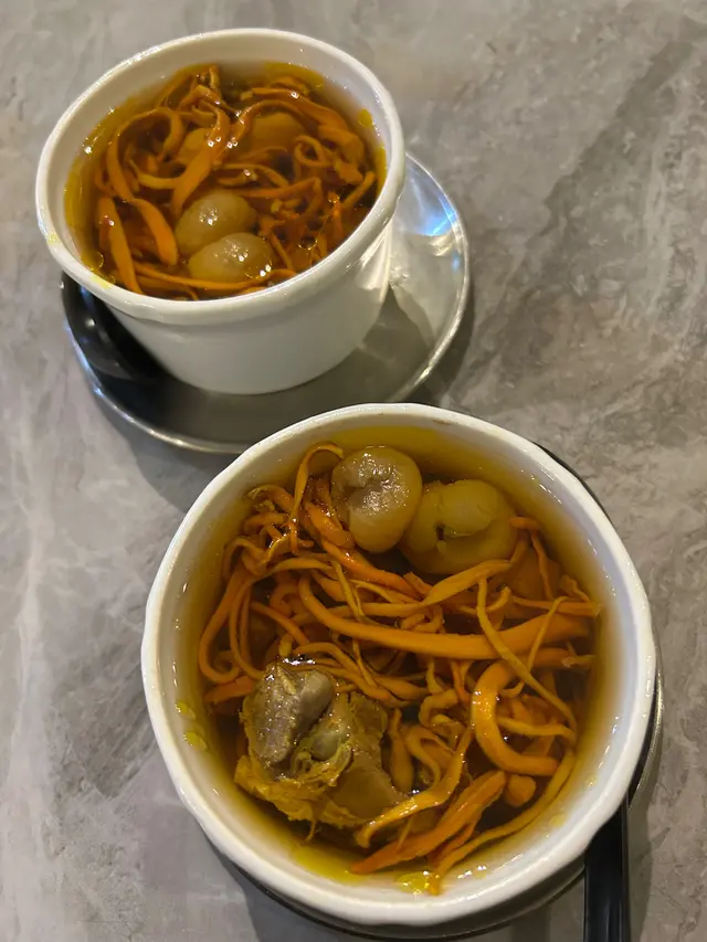 蟲草花燉雞湯