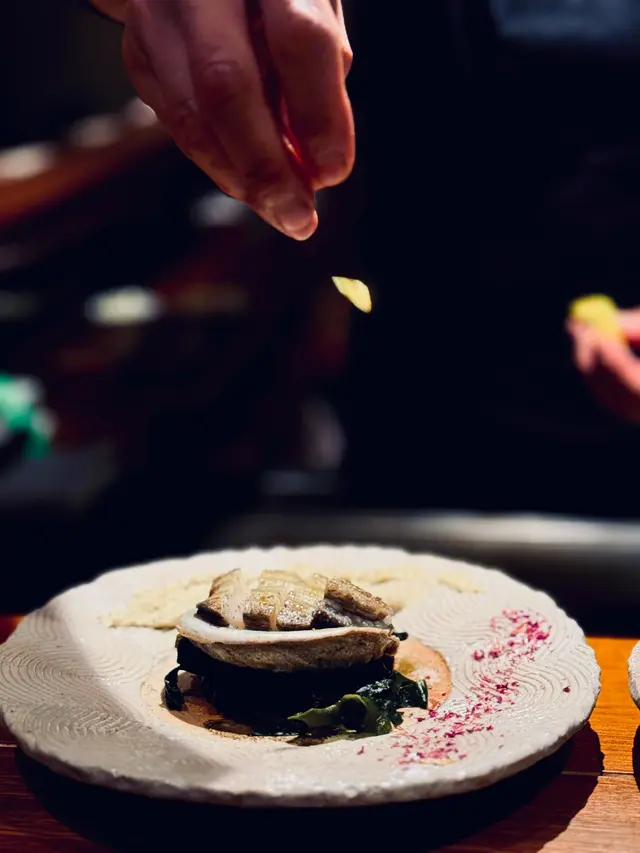 貝·板炙鮑魚配菜花mousse