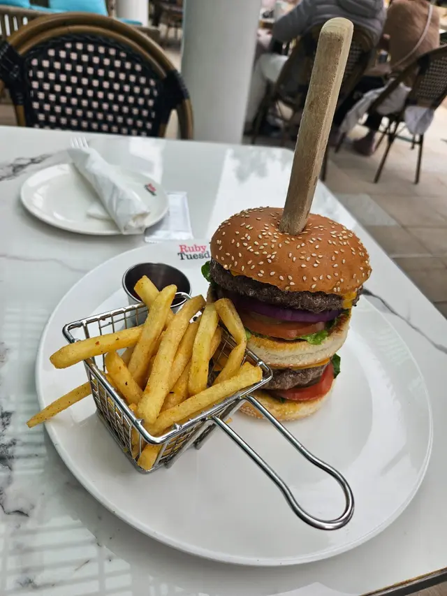 我好滿意呢份Burger套餐