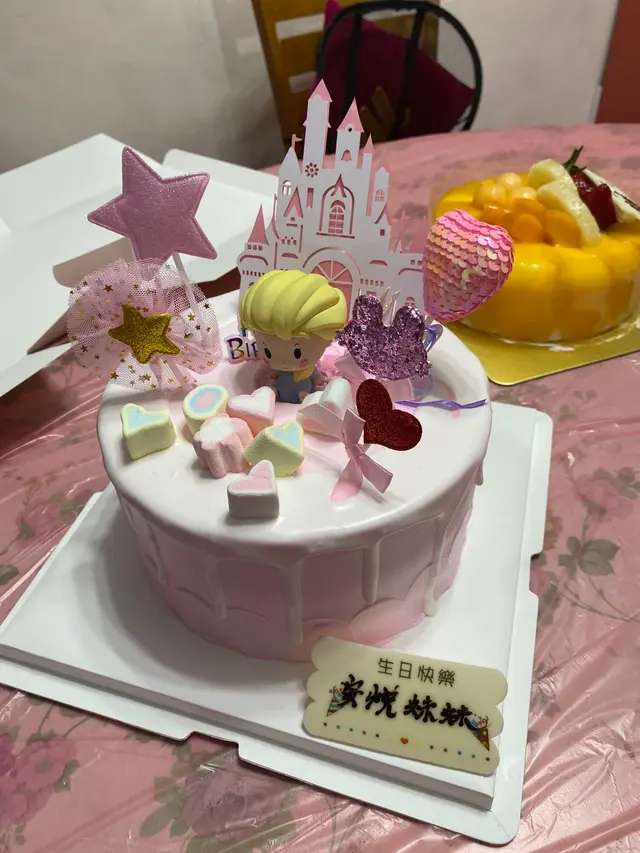 性價比高，加公仔🧸$30，加生日🎂牌$10，黑森林🌳底 #蛋糕 #生日蛋糕 #elsa