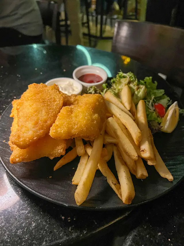 ✨脆炸魚柳·黑松露薯條🍟 $148
一嚟到已經俾個份量震懾到~足足有六嚿魚柳😂!魚柳仲要冇雪藏味,即叫即整,成份嘢都熱辣辣,啱晒送酒嘅時候嗌🥰