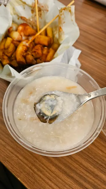 皮蛋瘦肉粥、肠粉