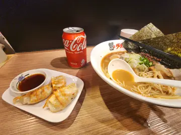 黑蒜油拉面+煎饺子+可口可乐