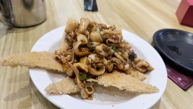 米粉又乾又硬，一啲都唔好食