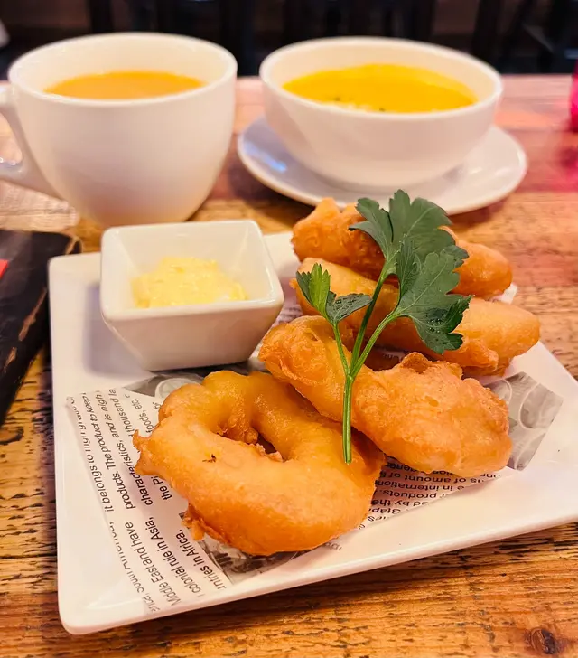 意式炸魷魚圈配他他汁