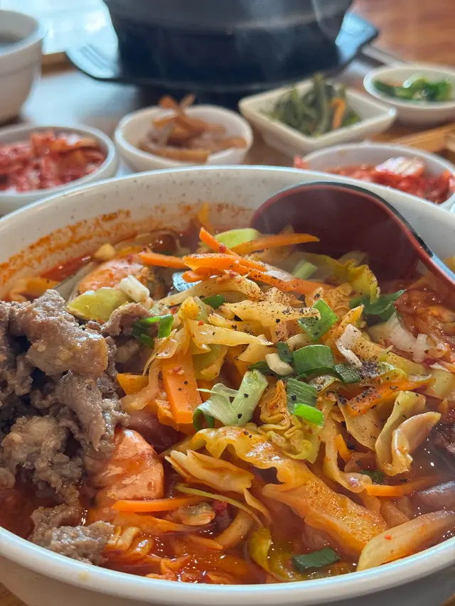 牛肉海鮮辣湯麵