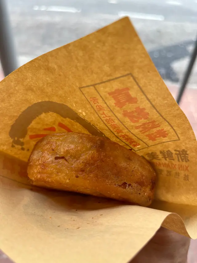 試了佢既雞蛋肉漢堡,
外層半煎炸,香脆,
內有肉有蛋,
味正常,
最緊要係⋯夠熱🥵
有下次⋯要試韭菜蛋餅🤗