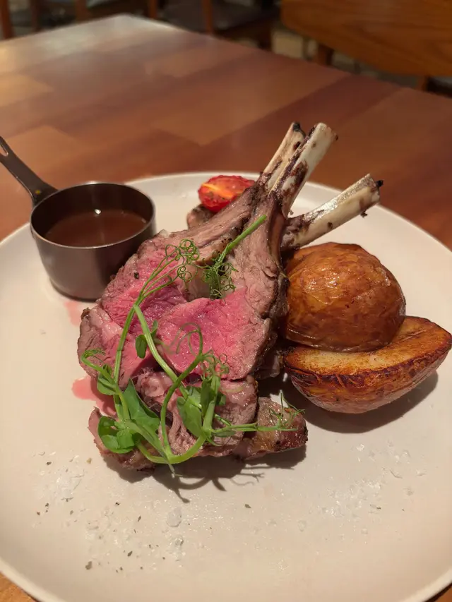 燒澳洲羊架配燒蒜（10安士）