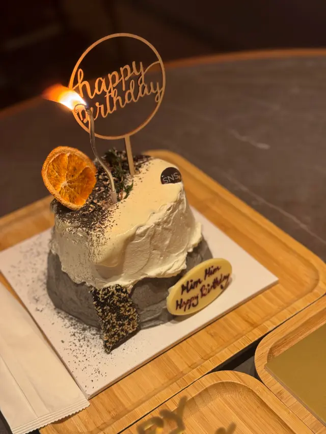 三重県黑芝麻帕林內戚風蛋糕山