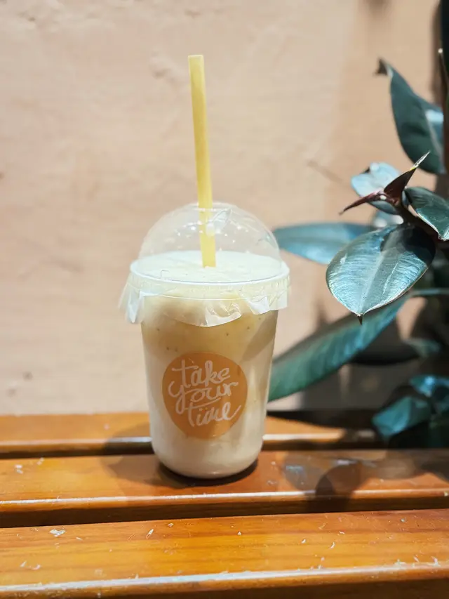 芒果熱情果優格果昔（中）