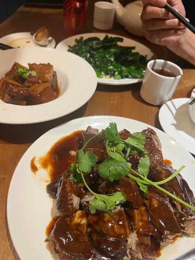 薑汁炒芥蘭、東坡肉、碌鵝