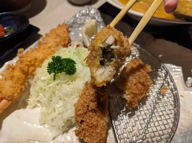 吉列大蝦生蠔豬柳伴濃蝦湯稻庭烏冬 