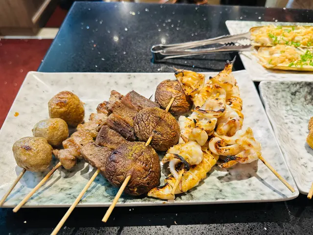 牛丸、黑毛豬肋串、牛舌、冬菇、魷魚