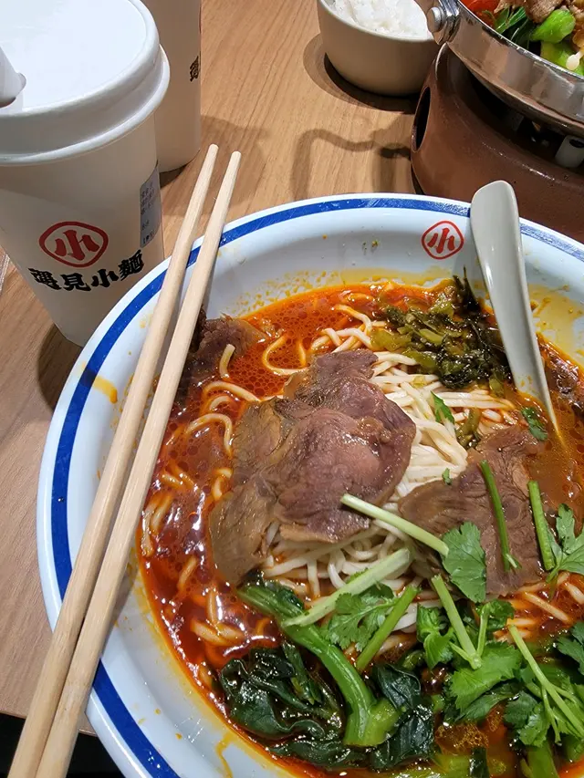 味道一般，餸嘅份量偏少。

#遇見小麵 #酸菜牛肉麵
