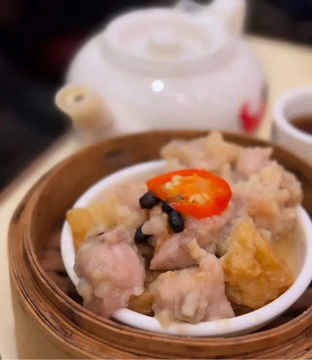 排骨肉質軟嫩，仲有齋嘅配搭，少許嘅豆豉同辣椒🌶️調下味，口感鮮美。