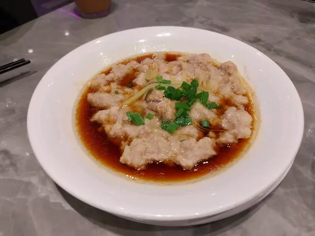 鹹魚馬蹄蒸肉餅跟白飯